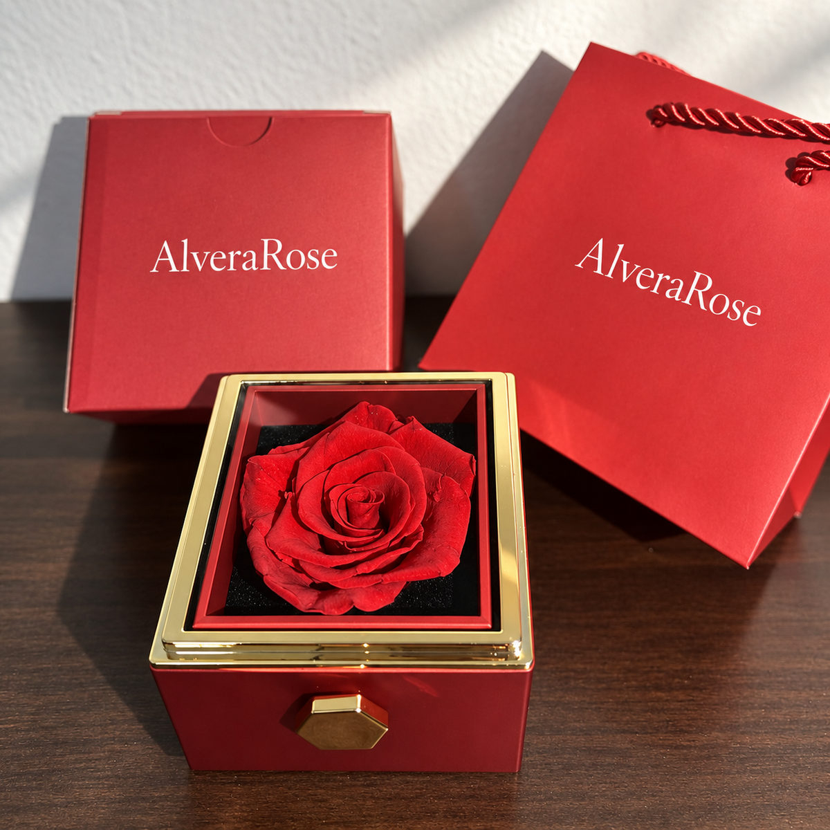 The Alvéra Rose Box