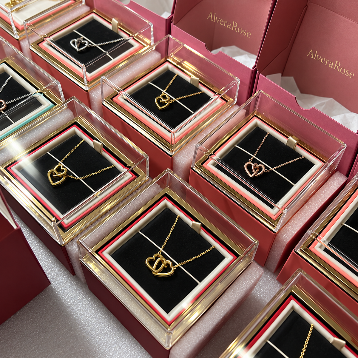 The Alvéra Rose Box